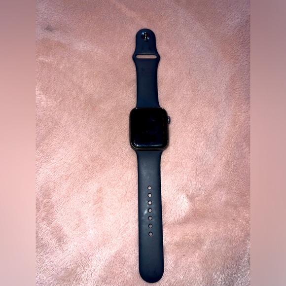 Apple Watch SE 1st Generation - Picture 1 of 9